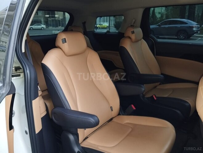 Kia Carnival-9