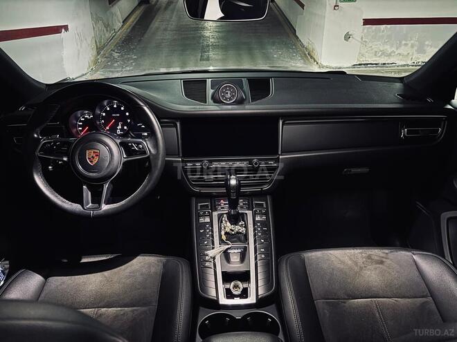 Porsche Macan-3