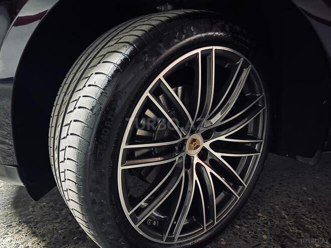 Porsche Macan-12
