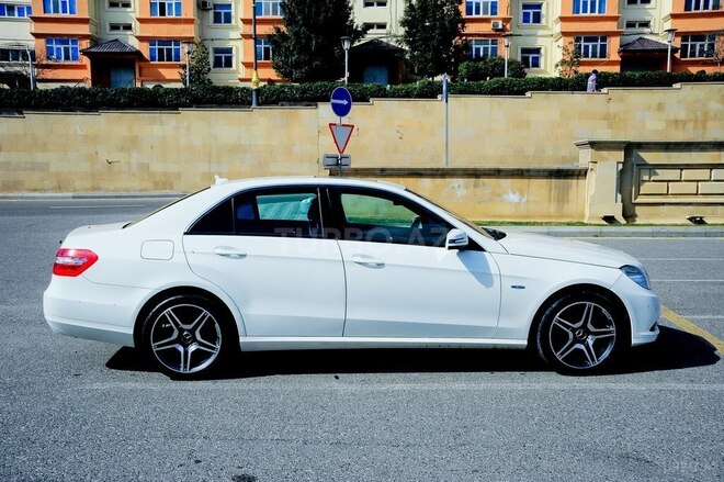 Mercedes E 200 2011, 196,125 km - 1.8 l - Bakı