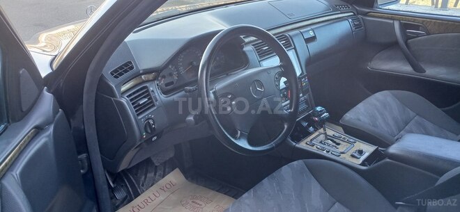 Mercedes E 240 2000, 325,678 km - 2.4 l - Tovuz