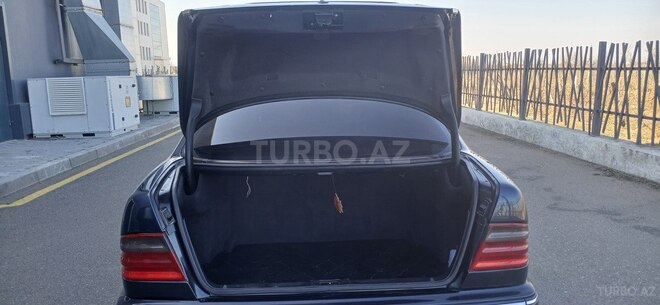Mercedes E 240 2000, 325,678 km - 2.4 l - Tovuz