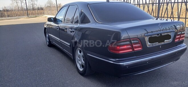 Mercedes E 240 2000, 325,678 km - 2.4 l - Tovuz