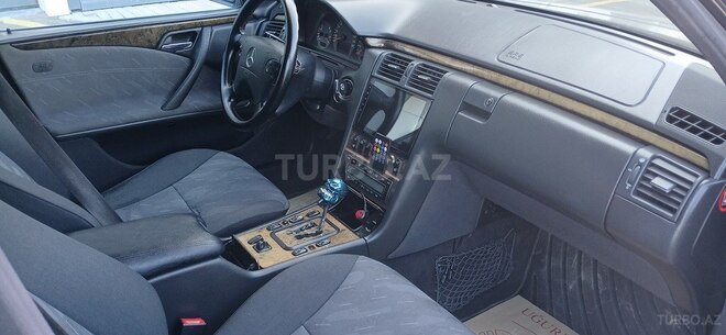 Mercedes E 240 2000, 325,678 km - 2.4 l - Tovuz