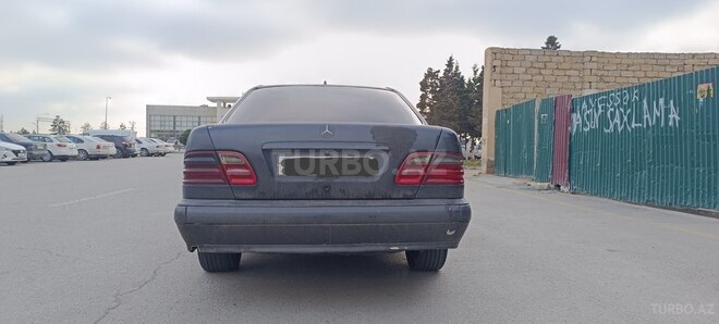 Mercedes E 220 d 1999, 322,413 km - 2.2 л - Sumqayıt