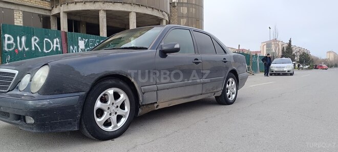 Mercedes E 220 d 1999, 322,413 km - 2.2 л - Sumqayıt