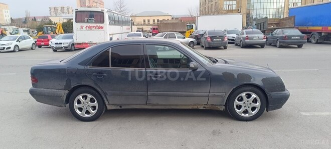 Mercedes E 220 d 1999, 322,413 km - 2.2 л - Sumqayıt