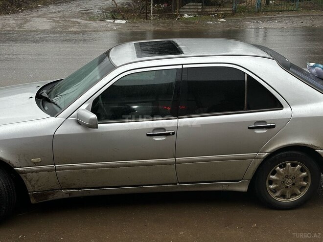 Mercedes E 220 d 1998, 493,000 km - 2.2 l - Astara
