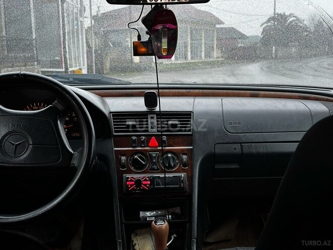 Mercedes E 220 d 1998, 493,000 km - 2.2 l - Astara