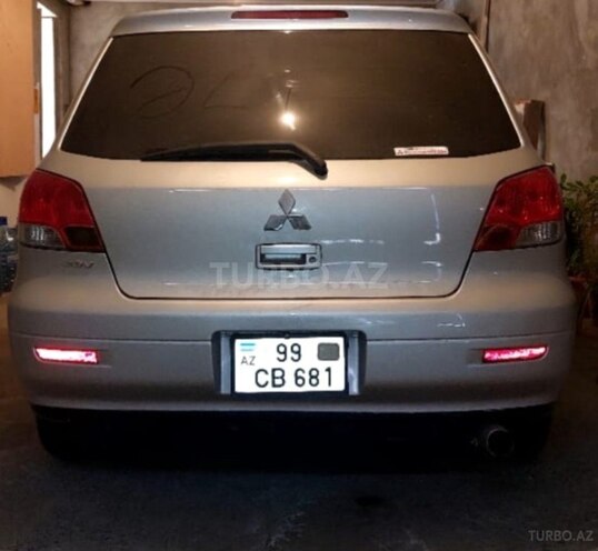 Mitsubishi Airtrek 2001, 300,000 km - 2.0 л - Ucar
