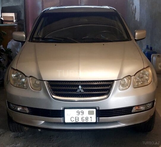 Mitsubishi Airtrek 2001, 300,000 km - 2.0 л - Ucar