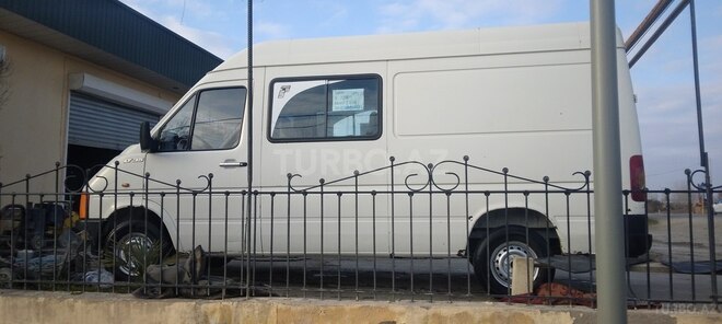 Mercedes Sprinter 212 2000, 267,000 km - 2.5 l - Şirvan