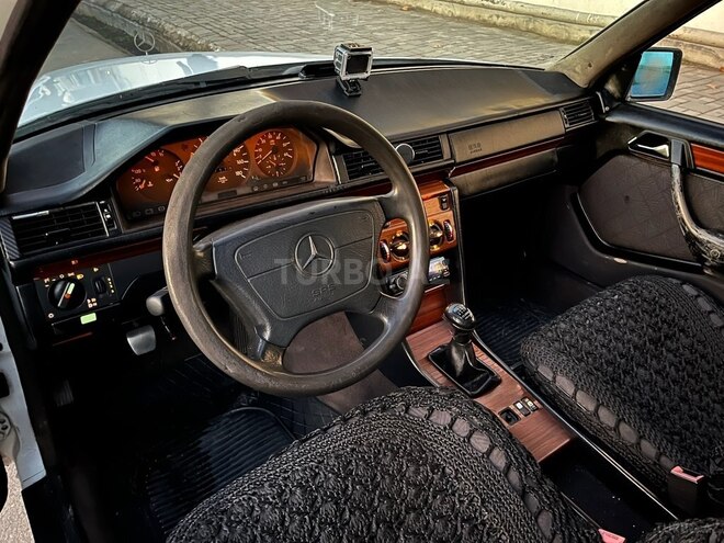 Mercedes E 200 d 1994, 300,250 km - 2.0 l - Qazax