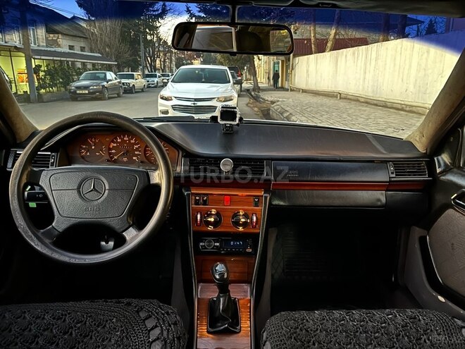 Mercedes E 200 d 1994, 300,250 km - 2.0 l - Qazax