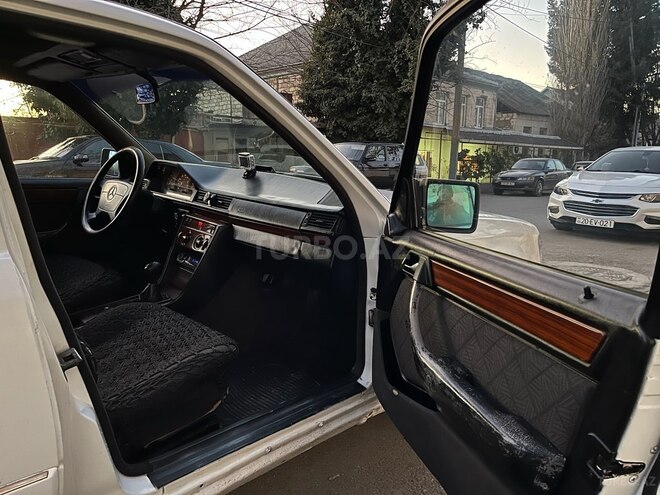 Mercedes E 200 d 1994, 300,250 km - 2.0 l - Qazax