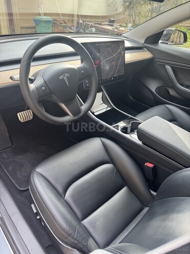 Tesla Model 3-6