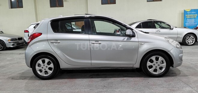 Hyundai i20-11
