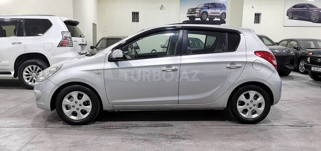 Hyundai i20-8