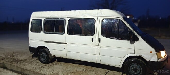Ford Transit-9