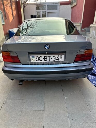 BMW 320-3