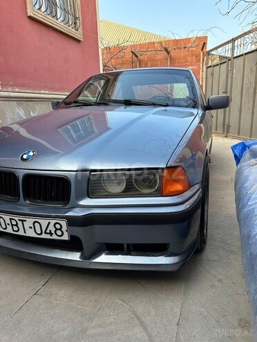 BMW 320-2