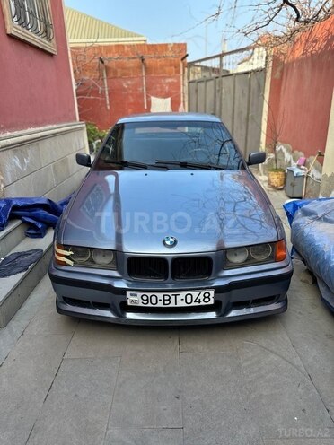 BMW 320-1
