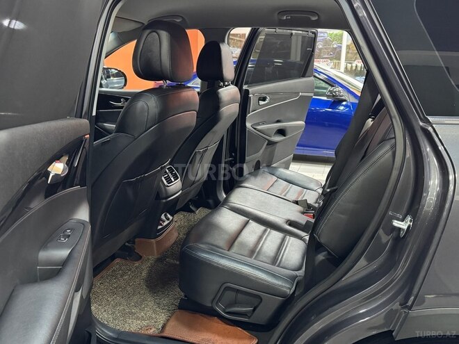 Kia Sorento-16