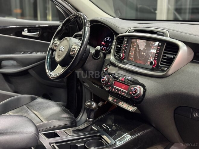 Kia Sorento-13