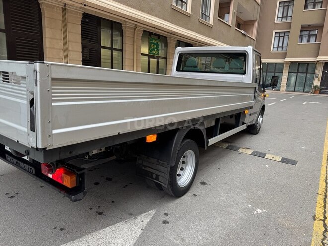 Ford Transit-6