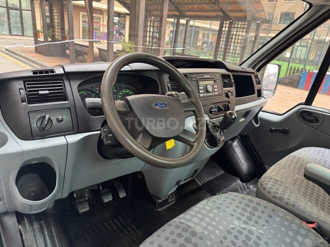 Ford Transit-11