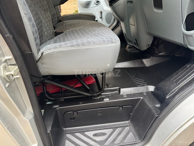 Ford Transit-13