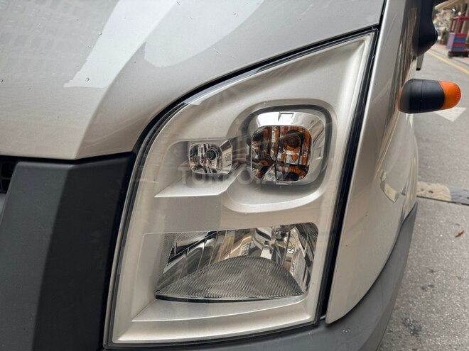 Ford Transit-16