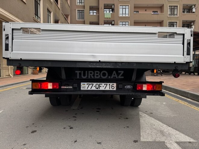 Ford Transit-8