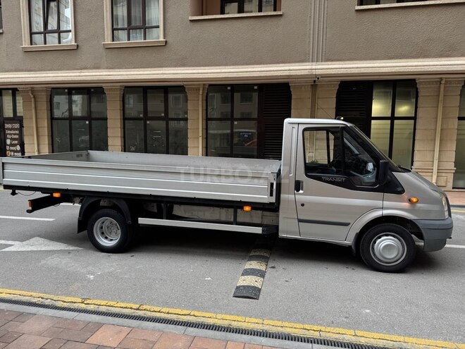 Ford Transit-3