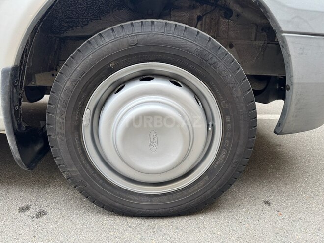 Ford Transit-15