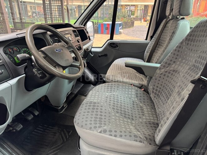 Ford Transit-12