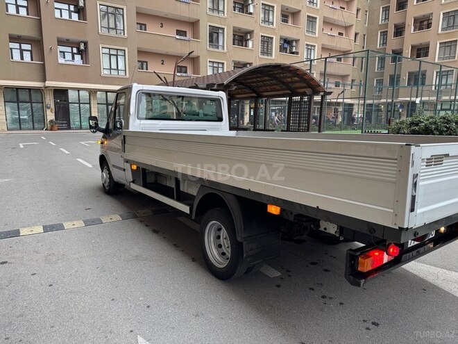 Ford Transit-5