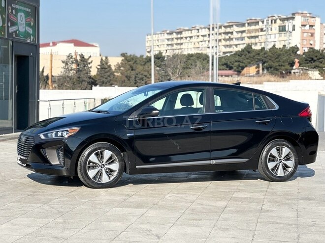 Hyundai IONIQ-8