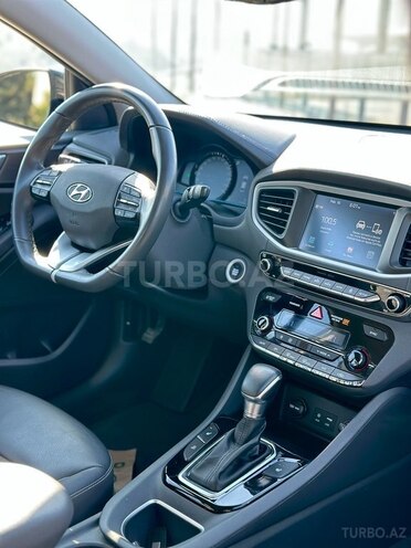Hyundai IONIQ-10