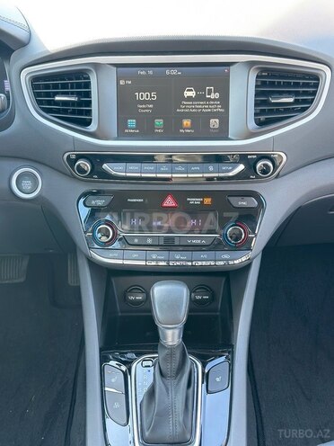 Hyundai IONIQ-12