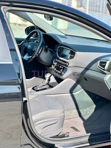 Hyundai IONIQ-11