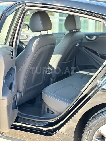 Hyundai IONIQ-16
