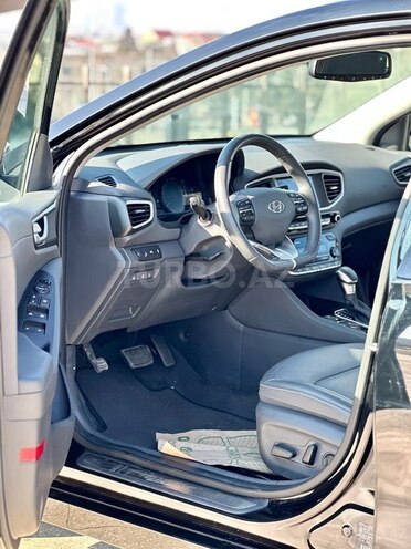Hyundai IONIQ-17