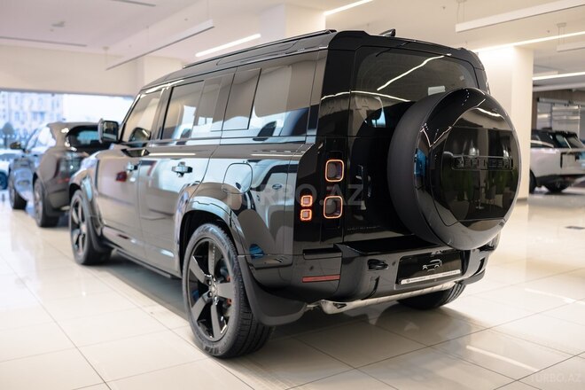 Land Rover Defender-7
