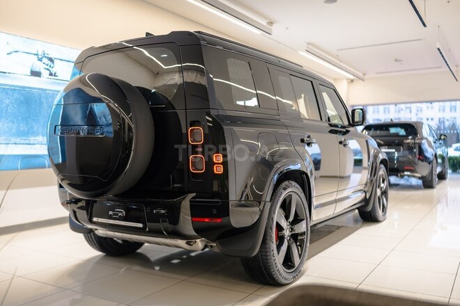 Land Rover Defender-6