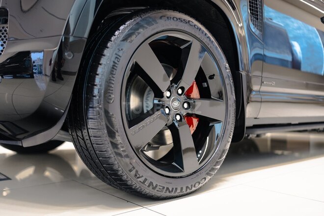 Land Rover Defender-4