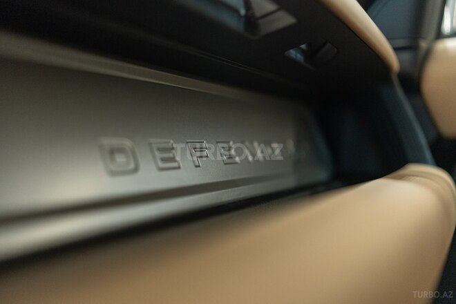 Land Rover Defender-16