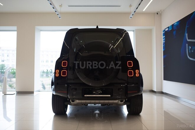 Land Rover Defender-5