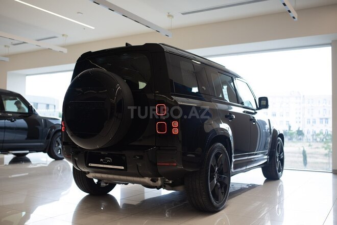 Land Rover Defender-6