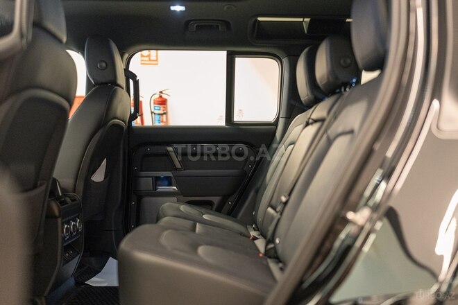 Land Rover Defender-14